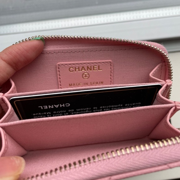 BNIB never used Chanel 22C sakura zippy🌸 - Picture 4 of 4